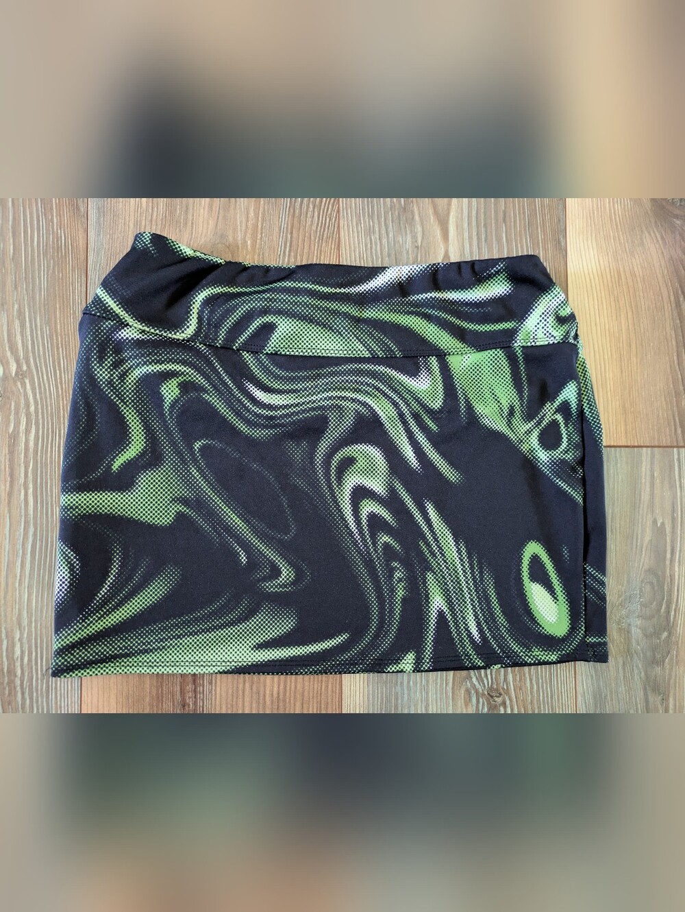 Divided H&M Black Green White Swirl Shego‎ Mini Skirt Small